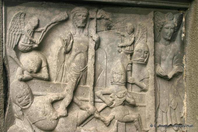 Sculpture de la Résurrection du Christ, sortie du tombeau, Ennis Abbey - Irlande