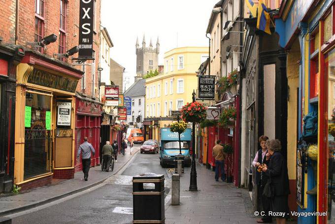 Promenade dans Abbey street, (Inis), Ennis - Irlande