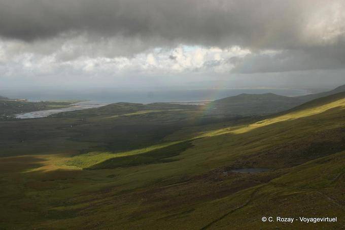 Nuages et arc-en-ciel sur Cloghane depuis Conor Pass, Dingle - Irlande