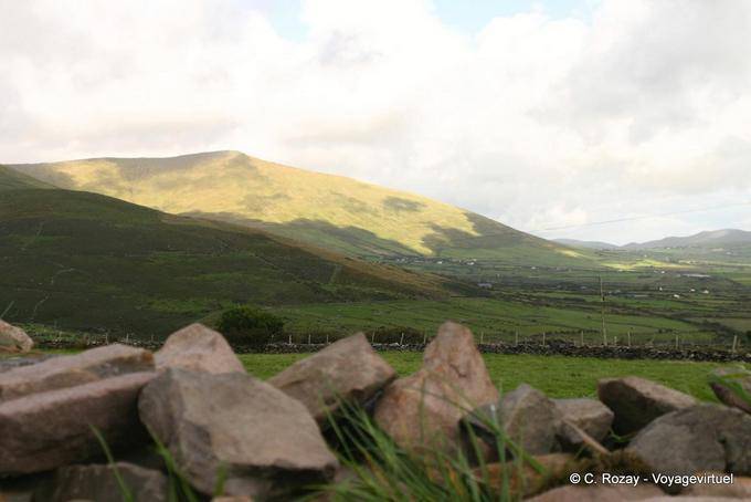 Ombre et lumière sur les montagnes, presqu'île de Dingle - Irlande