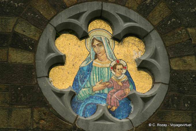 Vierge à l'enfant sur l'église de Ballyferriter, Dingle - Irlande