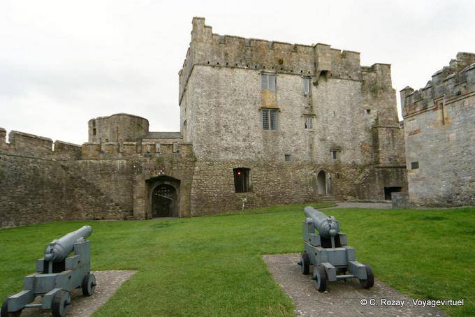 Canons dans la cour, Cahir Castle - Irlande