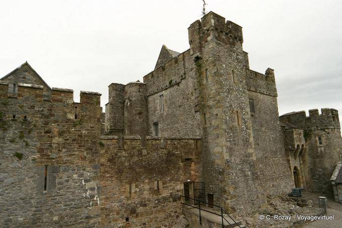 Le Château de Cahir, construit au 13e siècle une fortification appelée Cathair (fort de pierre) - Irlande