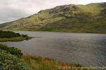 Sur les rives d'un des innombrables lacs du Connemara, Irlande.