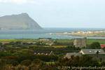 Gallarus Castle, Carrigbrean et baie de Murreagh, Dingle, Irlande.