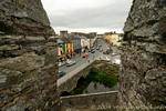 Panorama sur la rivière Suir et la ville depuis le Château de Cahir, Irlande.