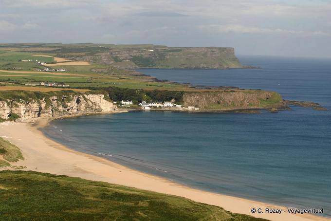 Vue sur le village de Port Braddan, White Bay, Antrim Coast - Irlande du Nord