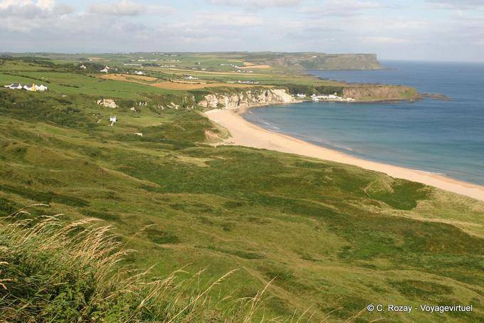 Falaises et prairies, White Bay, Antrim Coast - Irlande du Nord