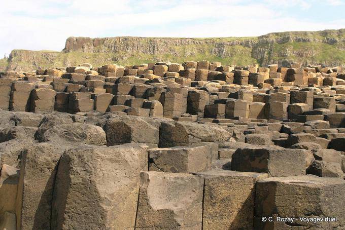 Colonnes hexagonales sur l'estran, Giants Causeway - Irlande du Nord