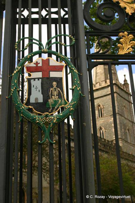 Armoiries à squelette sur la grille de la St Columb's Cathedral, Derry - Irlande du Nord