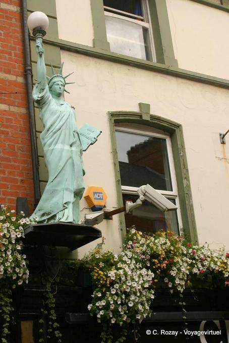 Liberté statufiée et videosurveillance, Derry Liberty - Irlande du Nord