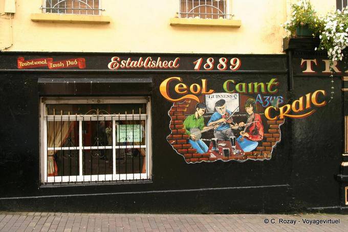 Murales sur la façade d'un irish pub, Derry - Irlande du Nord