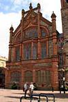 Façade du Guildhall, Derry, Irlande du Nord.