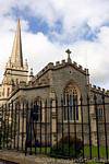 Vue arrière de la cathédrale anglicane Sainte Colombe, Derry, Irlande du Nord.