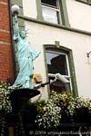 Liberté statufiée et videosurveillance, Derry Liberty, Irlande du Nord.