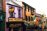 Couleurs de rue, Waterloo street (Max fashions et The Gweeburg bar), Derry, Irlande du Nord.
