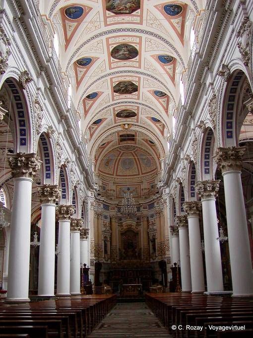 Intérieur de la cathédrale baroque de San Pietro, Modica - Italie