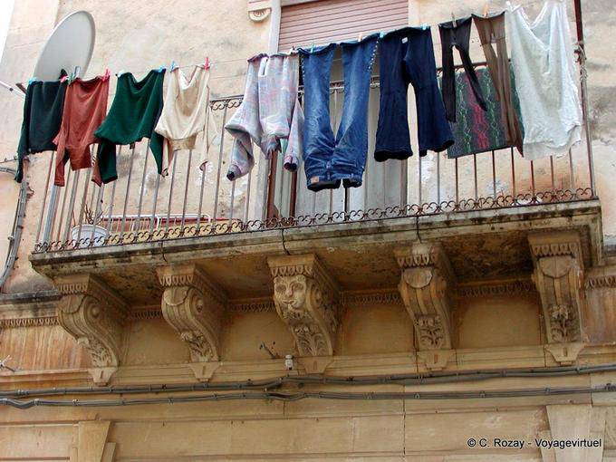 Linge au balcon, Noto - Italie
