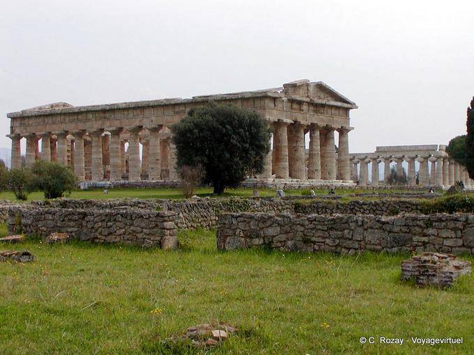 Autre vue du temple d'Héra II, Paestum - Italie