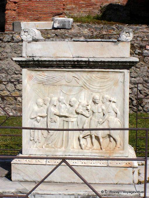 Autel du temple de Vespasien, Aedes Genii Augusti, Pompéi - Italie