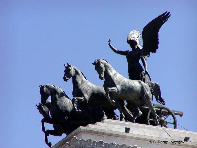 Statue de la déesse Victoria conduisent un quadrige, monument de Victor-Emmanuel II, Rome - Italie