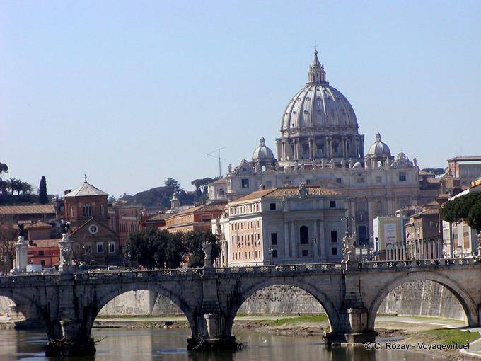 Le Pont Sant'Angelo et Saint-Pierre en arrière-plan, Vaticano, Rome - Italie