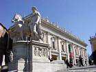 Statue d'un Dioscure au sommet de la Cordonata capitolina, Piazza del Campidoglio, Rome, Italie.