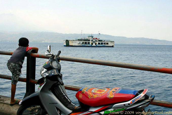 Le ferry pour la traversée entre Gilimanuk à Bali et Ketapang à Java - Indonésie