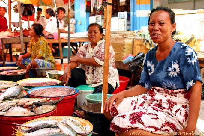 Les marchandes de poissons, Banyuwangi, Java - Indonésie