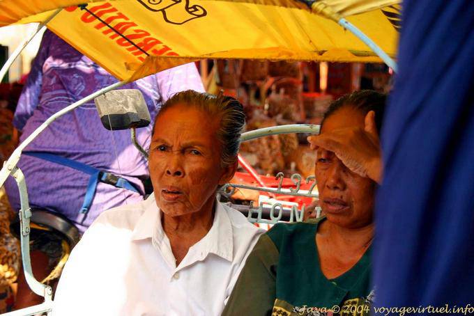 Femmes dans un Tuk-Tuk, Java - Indonésie