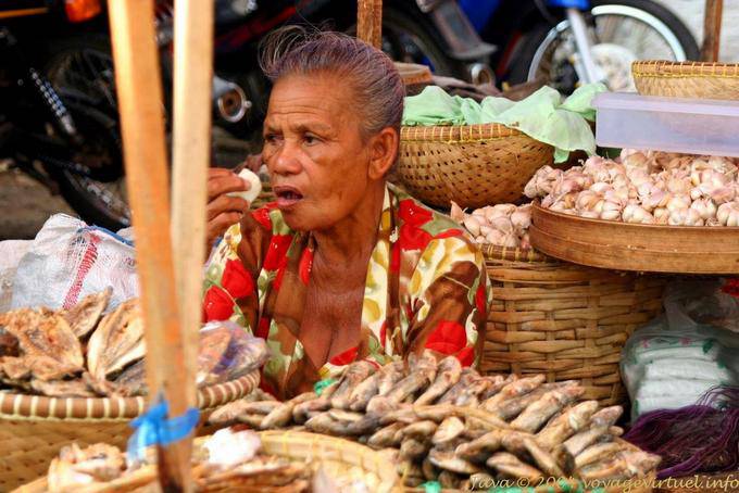 Vente de poissons séchés, bon appétit, Banyuwangi, Java - Indonésie