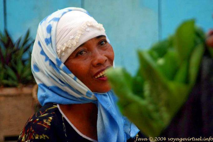 Sourire et douceur féminine, Banyuwangi, Java - Indonésie