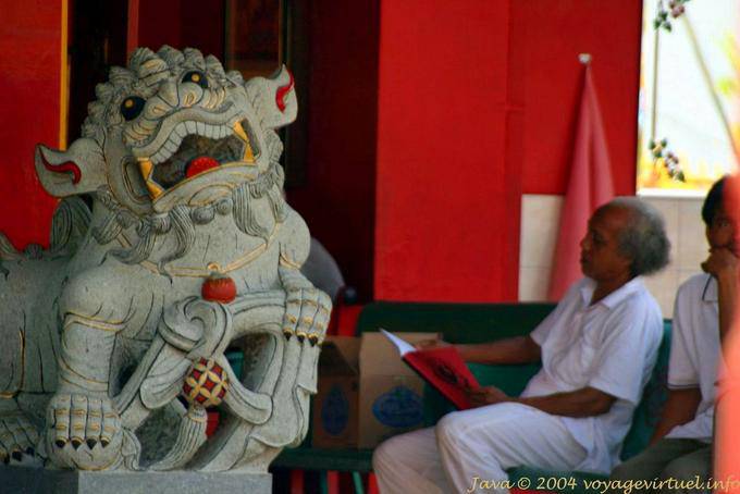 Dragon à l'entrée du temple chinois, Banyuwangi, Java - Indonésie