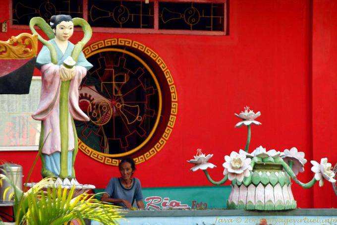 Ornement et statue du Temple chinois, Banyuwangi, Java - Indonésie