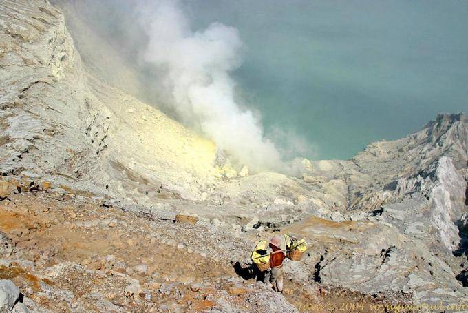 Fumeroles de soufre, Kawah Ijen, Java - Indonésie