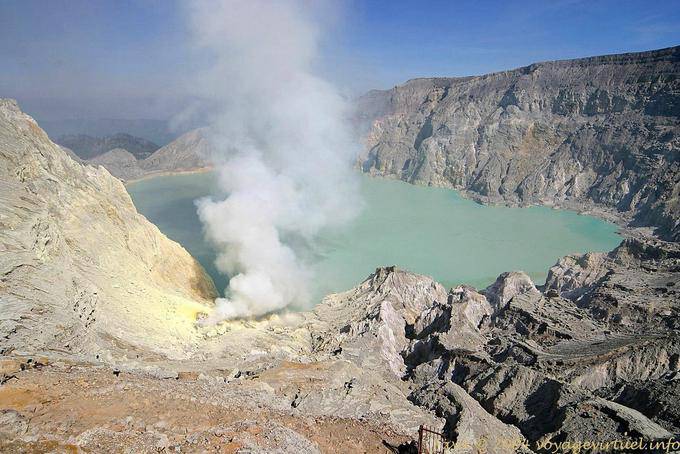 Panorama sur le lac acide, Kawah Ijen, Java - Indonésie