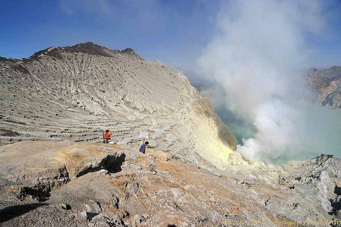 Kawa Ijen, au bord de la caldera, Java - Indonésie
