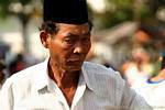 Homme au regard sombre, Banyuwangi, Java, Indonésie.
