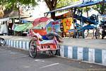 La sieste dans le tricycle, Banyuwangi, Java, Indonésie.