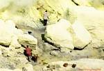 Gros plan sur l'enfer de la solfatare, Kawah Ijen, Java, Indonésie.