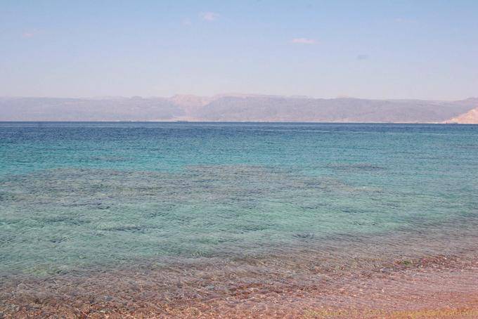 Mer rouge de couleur bleue, Aqaba - Jordanie