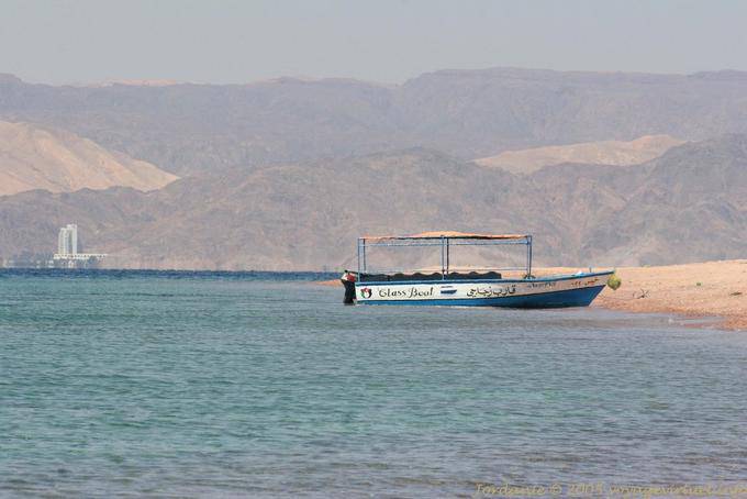 Glass boat devant Taba, Aqaba - Jordanie