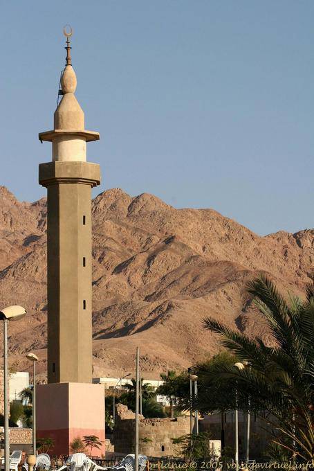Minaret de mosquée intégré au paysage, Aqaba - Jordanie
