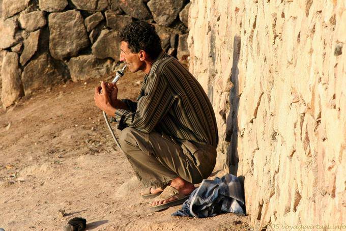 Fumeur de narghilé, Aqaba - Jordanie