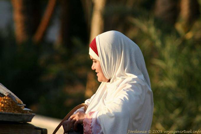 Foulard blanc d'une gourmande, Aqaba - Jordanie