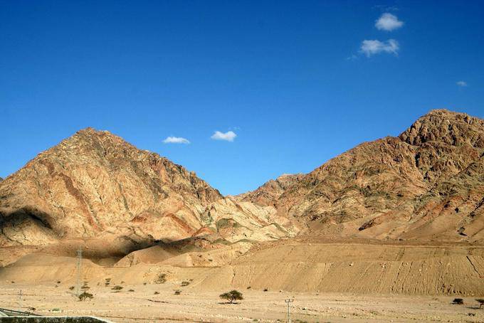 Couleurs de la montagne environnant Aqaba - Jordanie