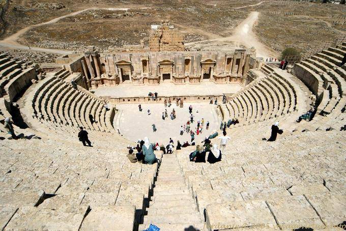 Panoramique du théâtre sud depuis le haut du diazoma, Jerash - Jordanie