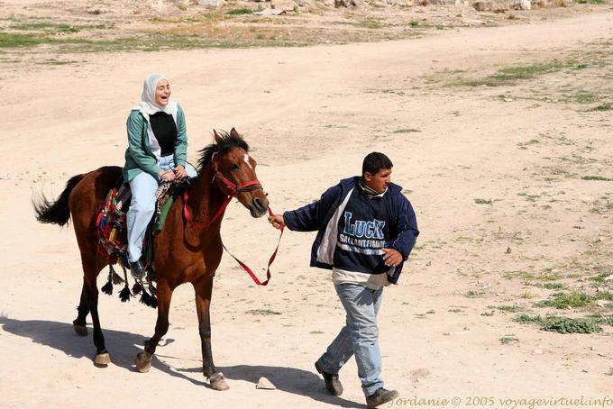 Femme à cheval, Hippodrome, Jerash - Jordanie