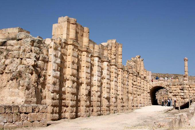 Mur à l'arrière du théâtre nord, Jerash - Jordanie