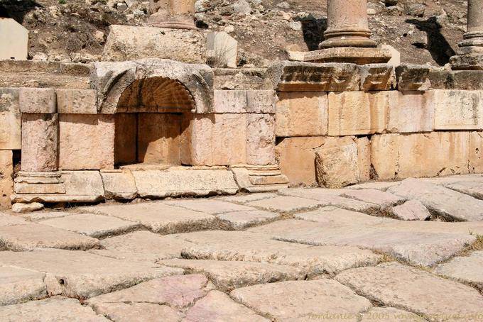 Fontaine dans la rue des colonnes, Decumanus, Jerash - Jordanie